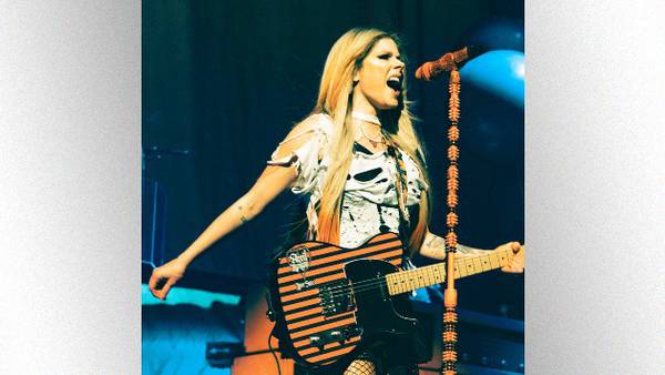 Avril Lavigne says she'll reclaim "Breakaway," cover Green Day during new Greatest Hits tour
