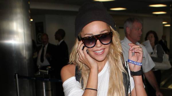 Amanda Bynes reportedly under psychiatric hold after being spotted naked on Los Angeles street