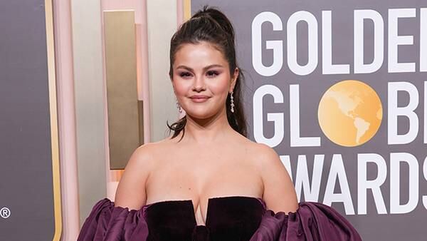 Selena Gomez celebrates becoming the first woman with 400 million Instagram followers