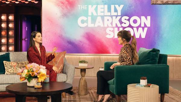 Kelly Clarkson recalls doing karaoke with Amy Winehouse years before Amy was famous